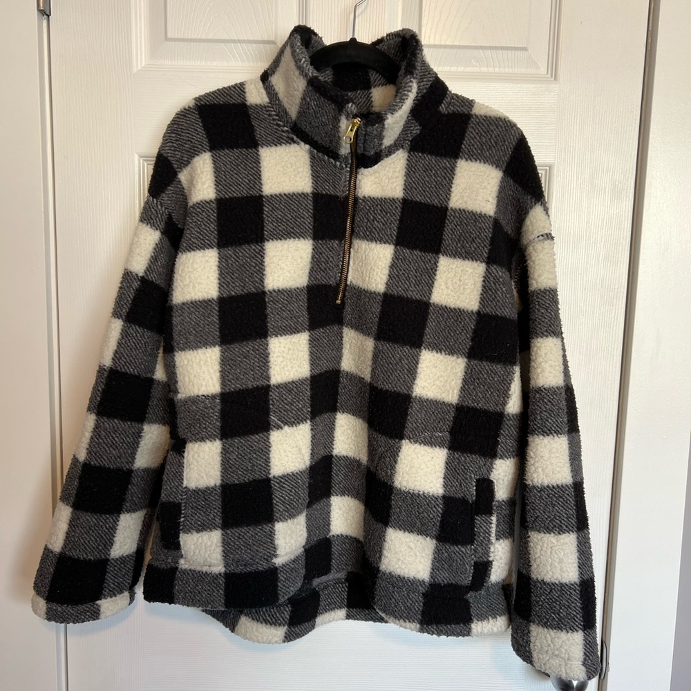Black and white fleece pull over